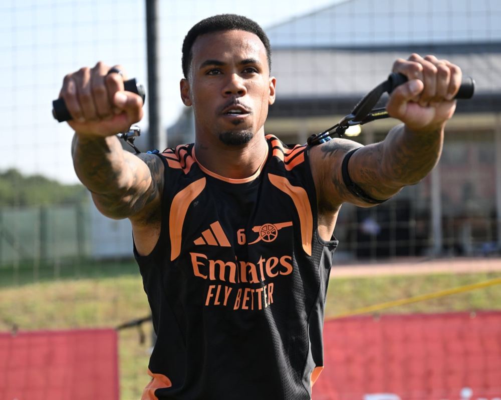 Arsenal's wage structure complicates Premier League title defence
