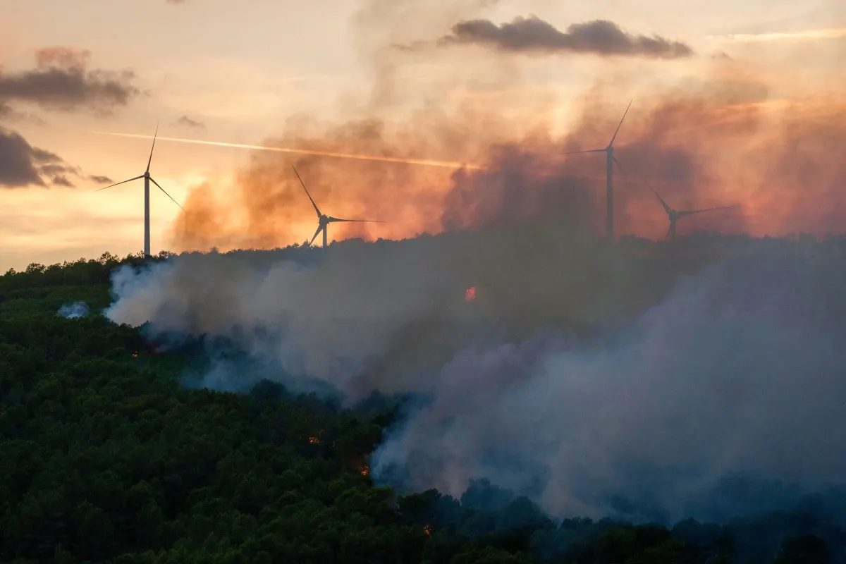Big wildfires hit southern France