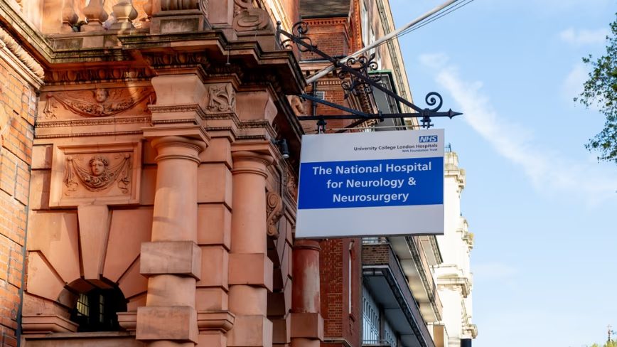 London surgeons remove brain tumour in first AI-assisted operation of its kind