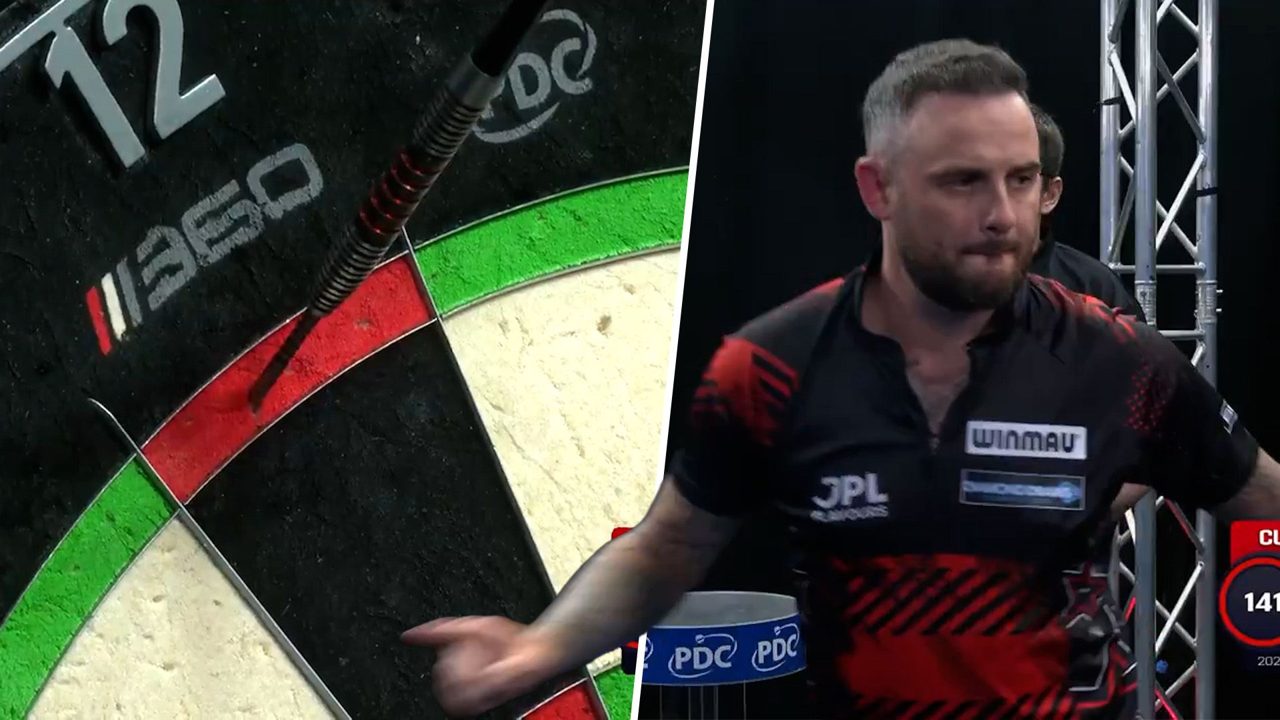 NINE-DARTER! Cullen pins perfect leg!