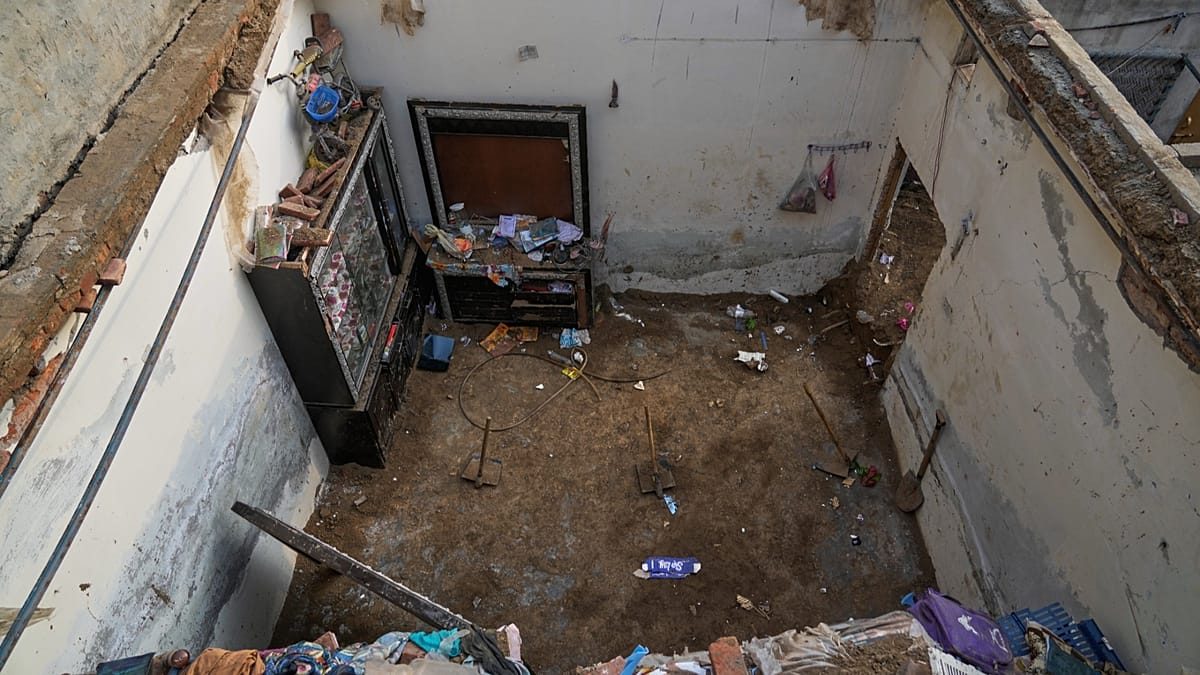 Mourners attend funerals for 14 Pakistani children killed in tutoring centre roof collapse