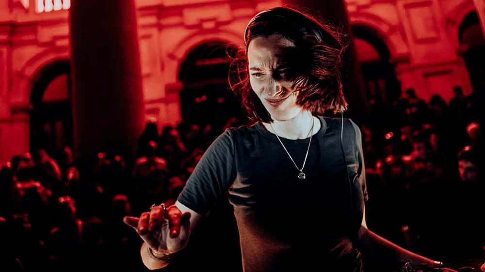Watch Amelie Lens DJ to 14,000 people in front of Antwerp’s Royal Museum of Fine Art