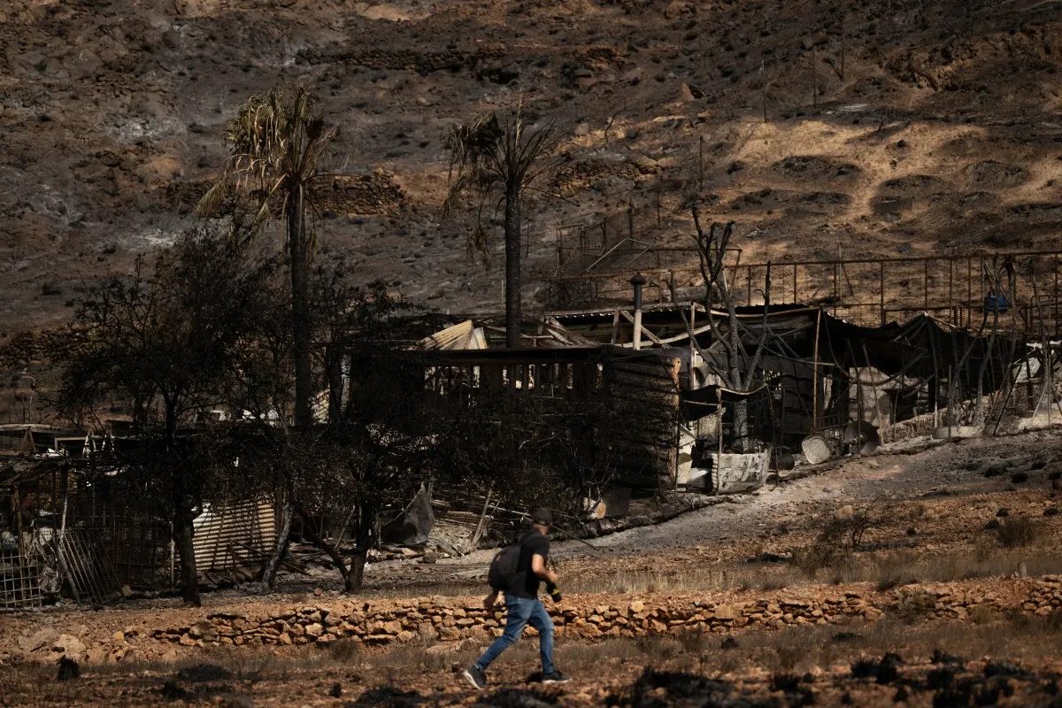 Hundreds return home as deadly Spain wildfire stabilised