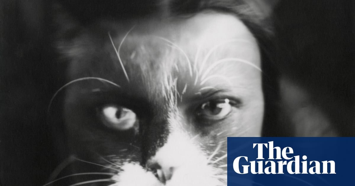 The cat that fought Mussolini: how the Wulz photography sisters weaponised the family pet
