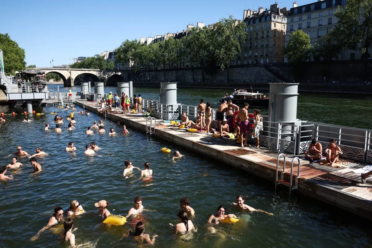 Paris' Seine swimming spots closed after 'illegal fuel dumping'