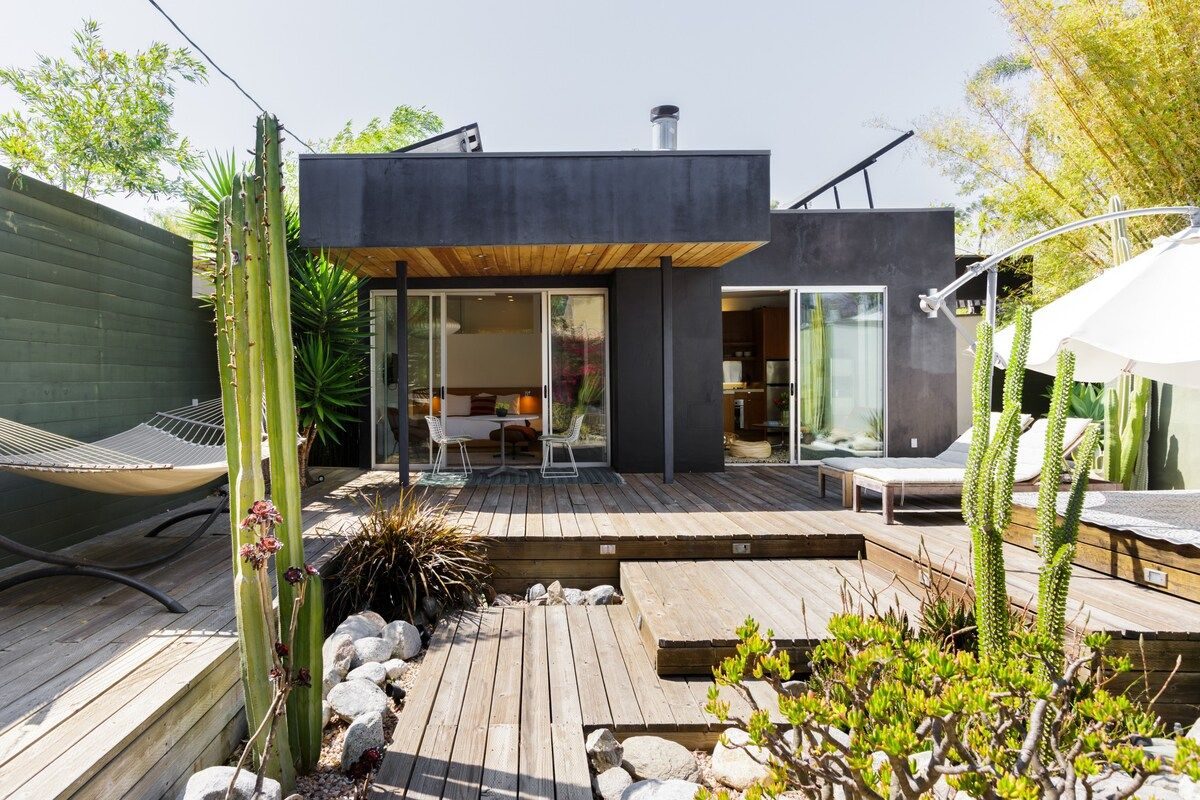 The Best Airbnbs in Los Angeles for Beach Days, Star Spotting, and Plenty of Sunshine
