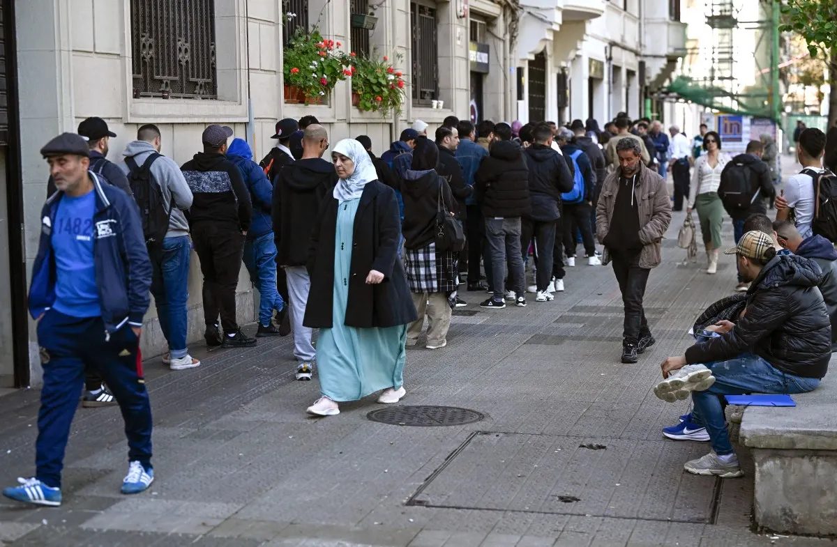 Final dash for documents as Spain's mass migrant regularisation ends