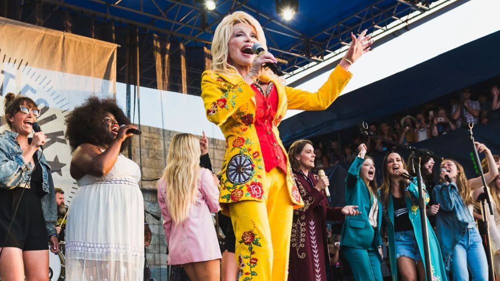 Nashville Airport Renaming for Dolly Parton Moves Forward