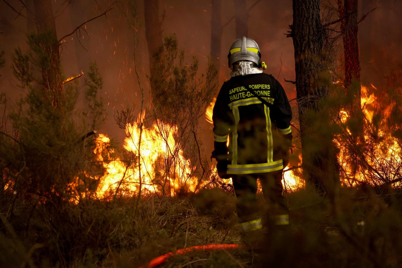 Spain and France wildfires force more than 300,000 to flee as Macron calls crisis meeting