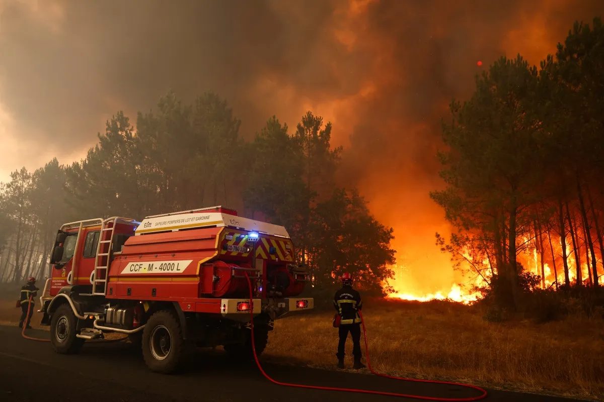 LATEST: Thousands flee wildfires in southern Europe