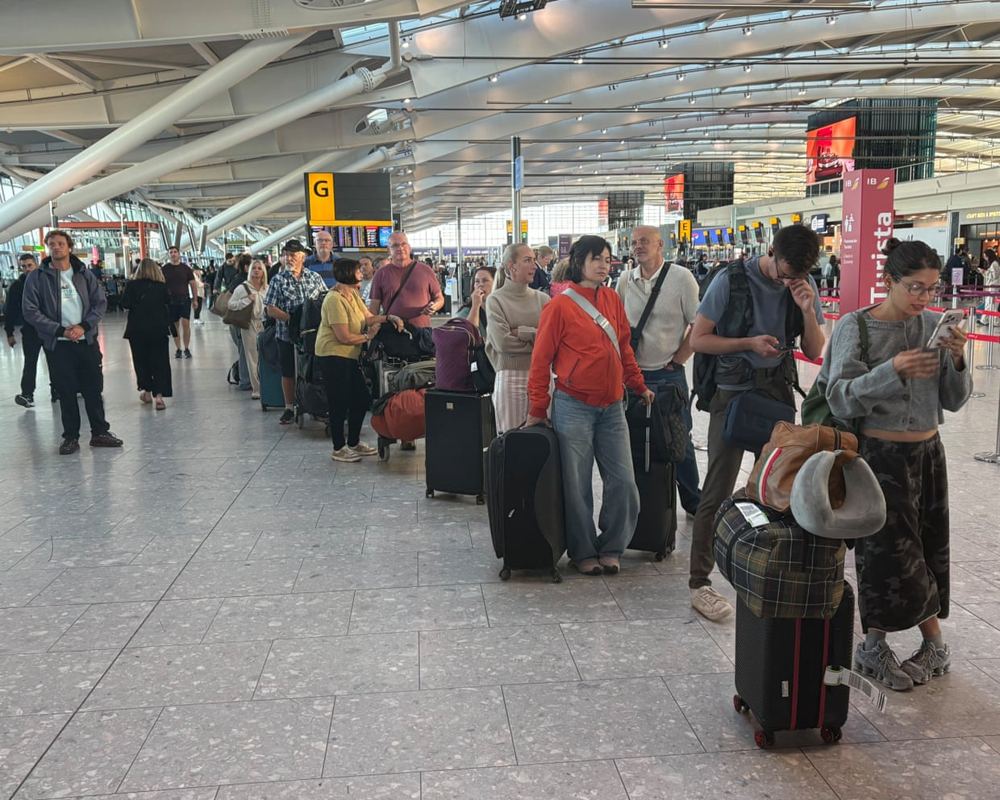 Air traffic control boss given a week to report after UK flight chaos causes 2,000 cancellations