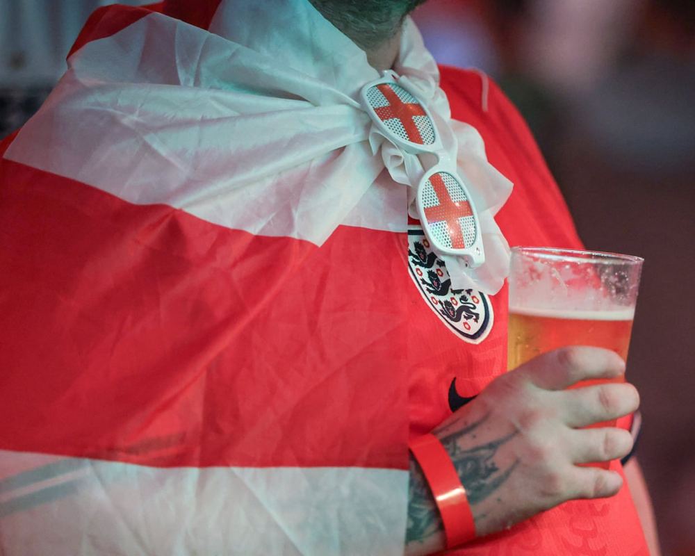Starmer considers letting pubs stay open for England v Mexico match after backlash