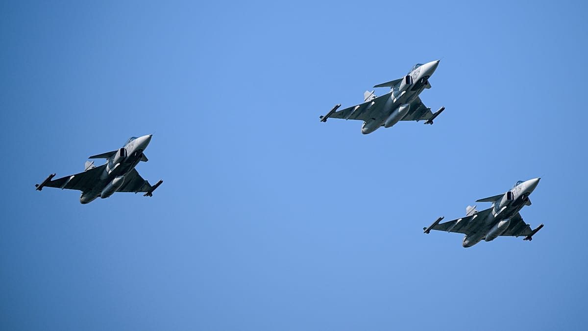 Hungarian air force Gripen fighter jet crashes near Szolnok
