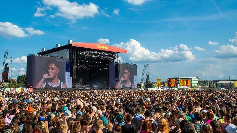 Reading Festival applies for main stage music on a fourth day