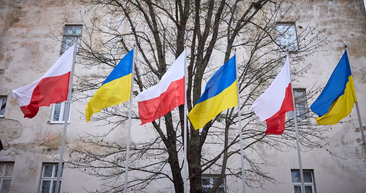 Russia planning “provocations using Polish symbols” to stir tensions between Poland and Ukraine, warns Kyiv