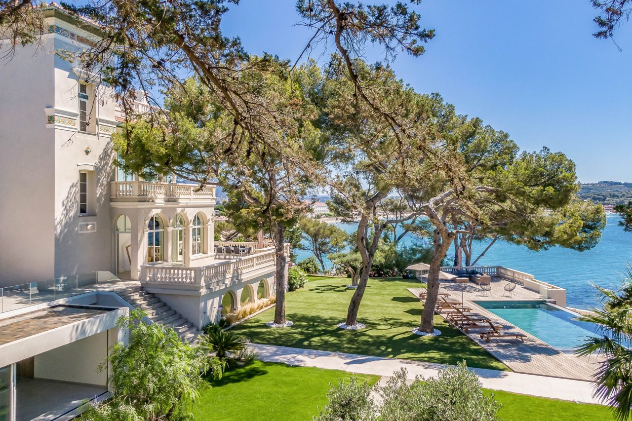 17 Dream Villas in the South of France, From 18th-Century Country Homes to Beachside Getaways