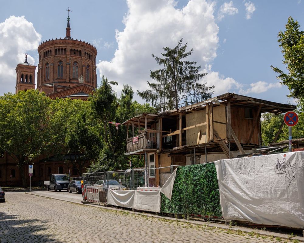 Guest Worker Treehouse in Prime Berlin Faces Demolition