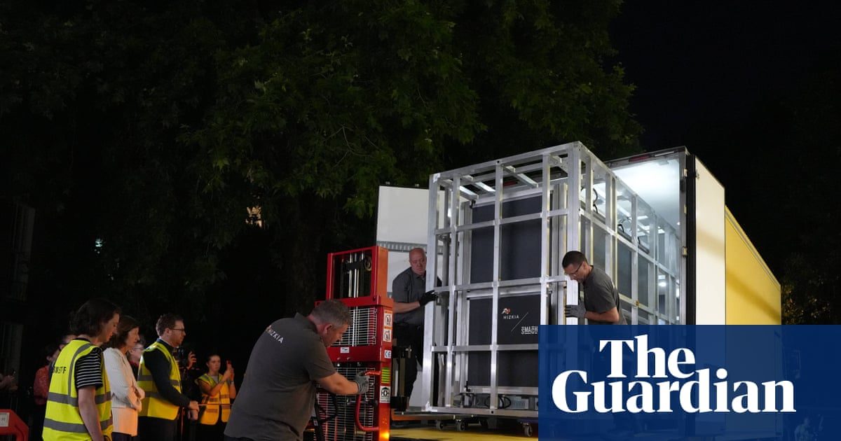 Bayeux tapestry arrives on British shores for ‘once-in-a-lifetime’ exhibition