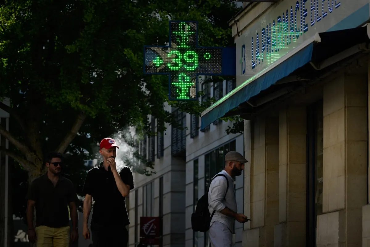 When the heatwave will end, airline rules and safe swimming: essential articles for life in France