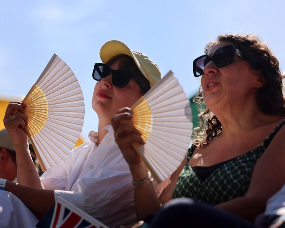 UK retail sales jump 1% as heatwave boosts online shopping