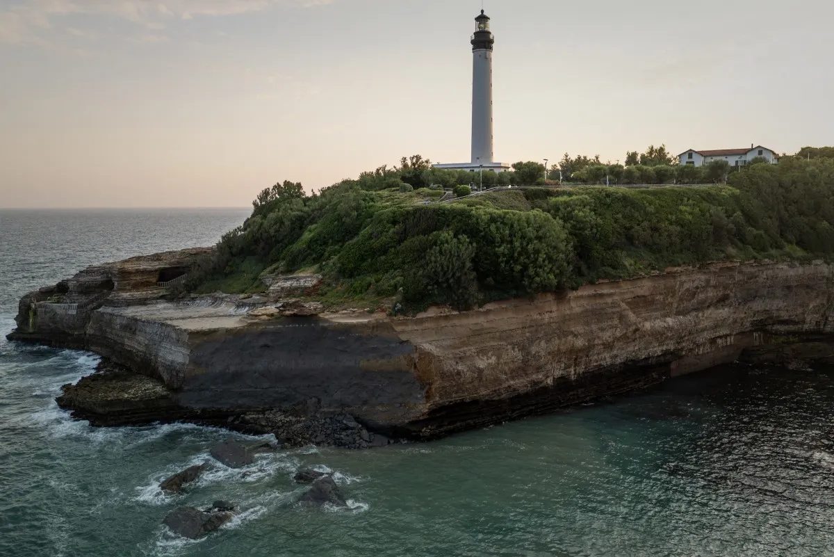 One killed after cliff collapses on beach in south-western France