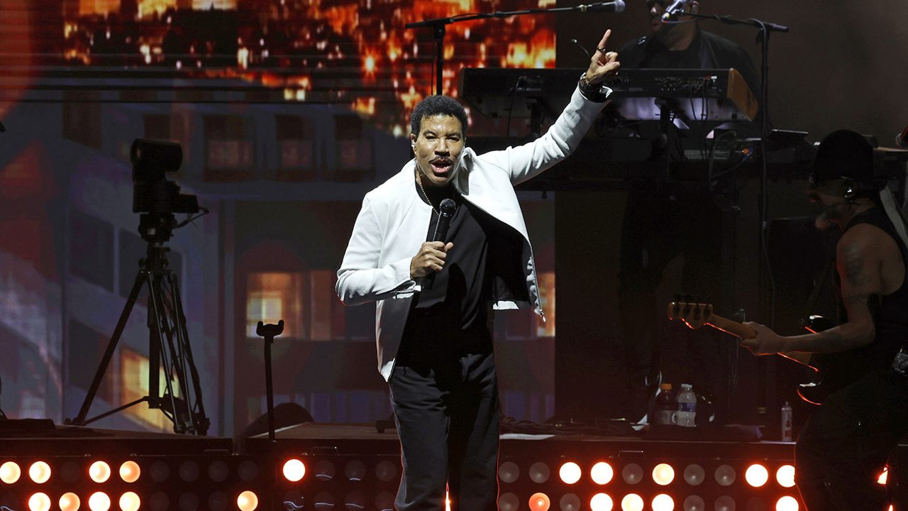 Lionel Richie Concerts Postponed After Health Scare 1st Night of Tour