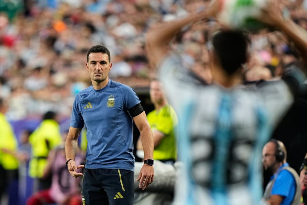 Scaloni two wins from matching Pozzo’s double World Cup record