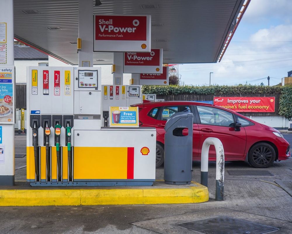 UK inflation falls to 2.6%, easing Bank of England rate hike pressure