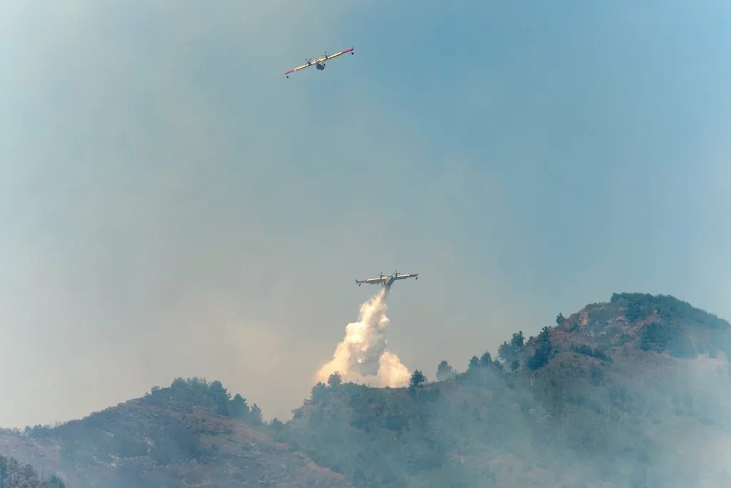 Hundreds flee by boat as wildfire hits southern Italy's Puglia