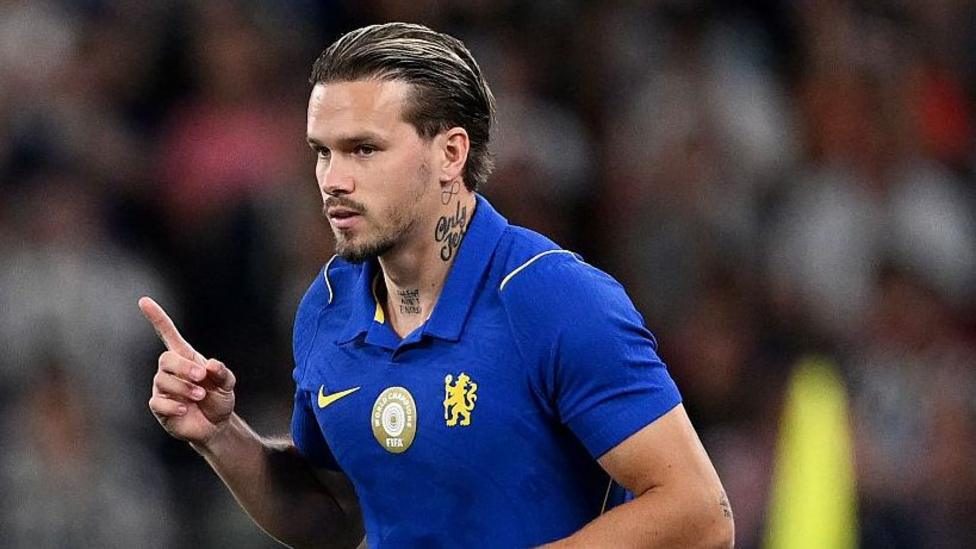 Chelsea agree transfers of Mudryk and Adarabioyo to Tottenham and Sanchez to Como