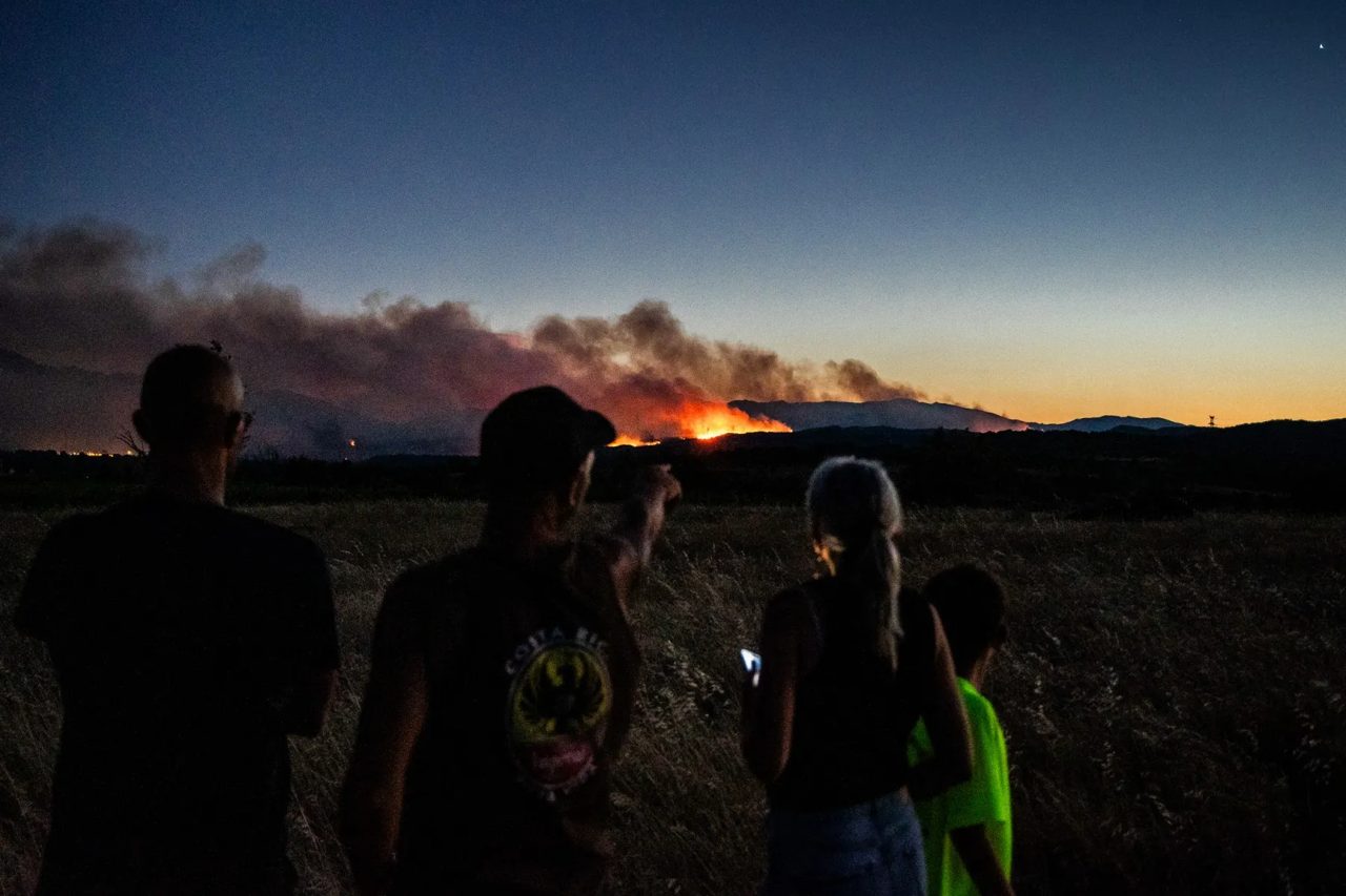 MAPS: Where are all the wildfires and warnings in France right now?