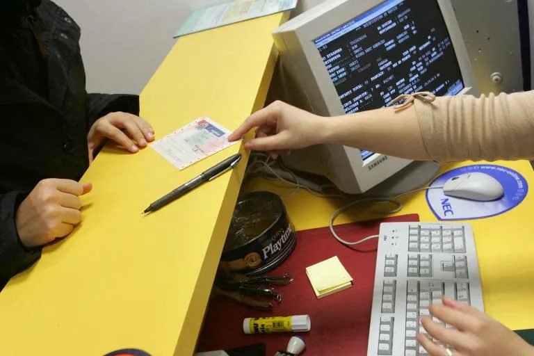 Should you harrass the French préfecture for your residency permit?