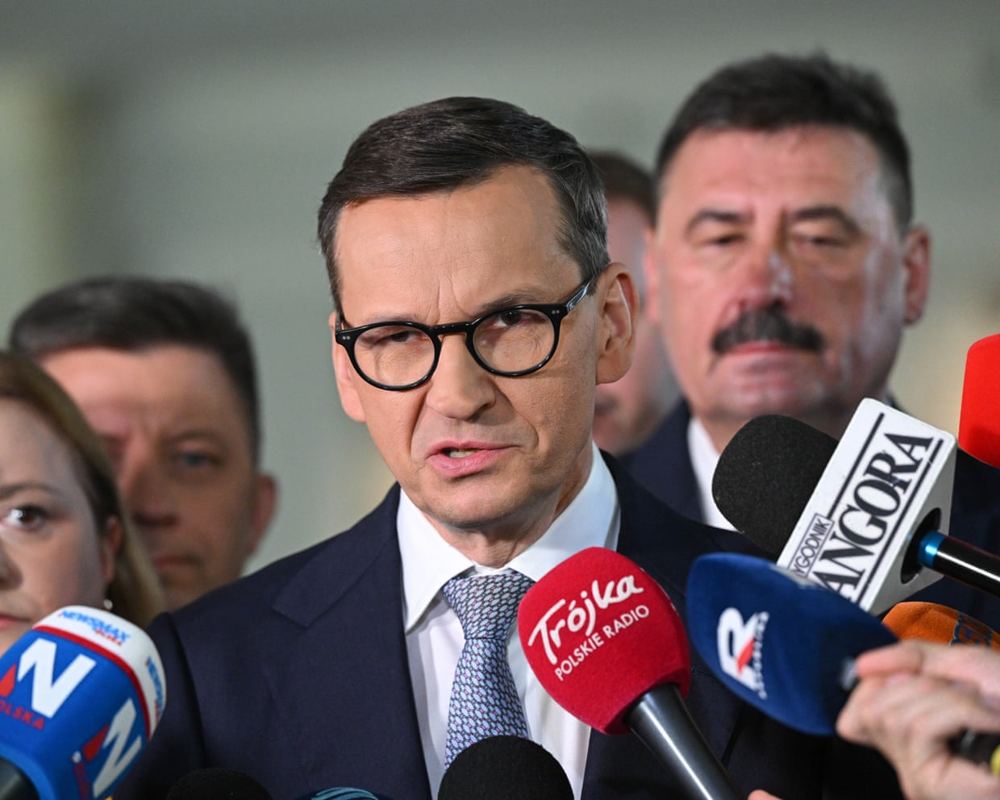 Polish opposition splits as Morawiecki bloc rejects loyalty oath