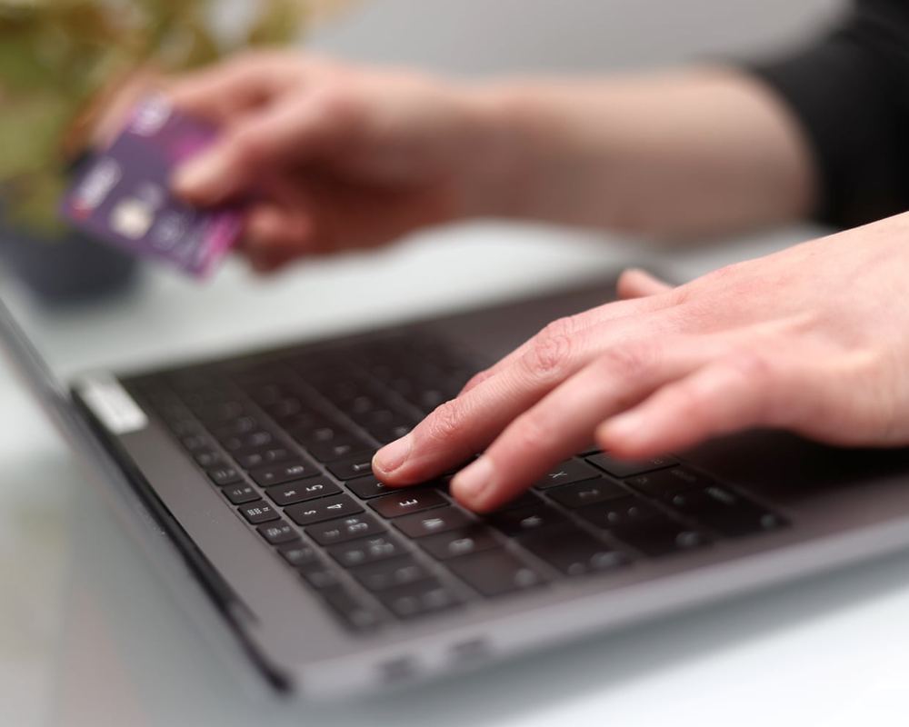Money stolen by scammers hijacking UK social media accounts rises 400%