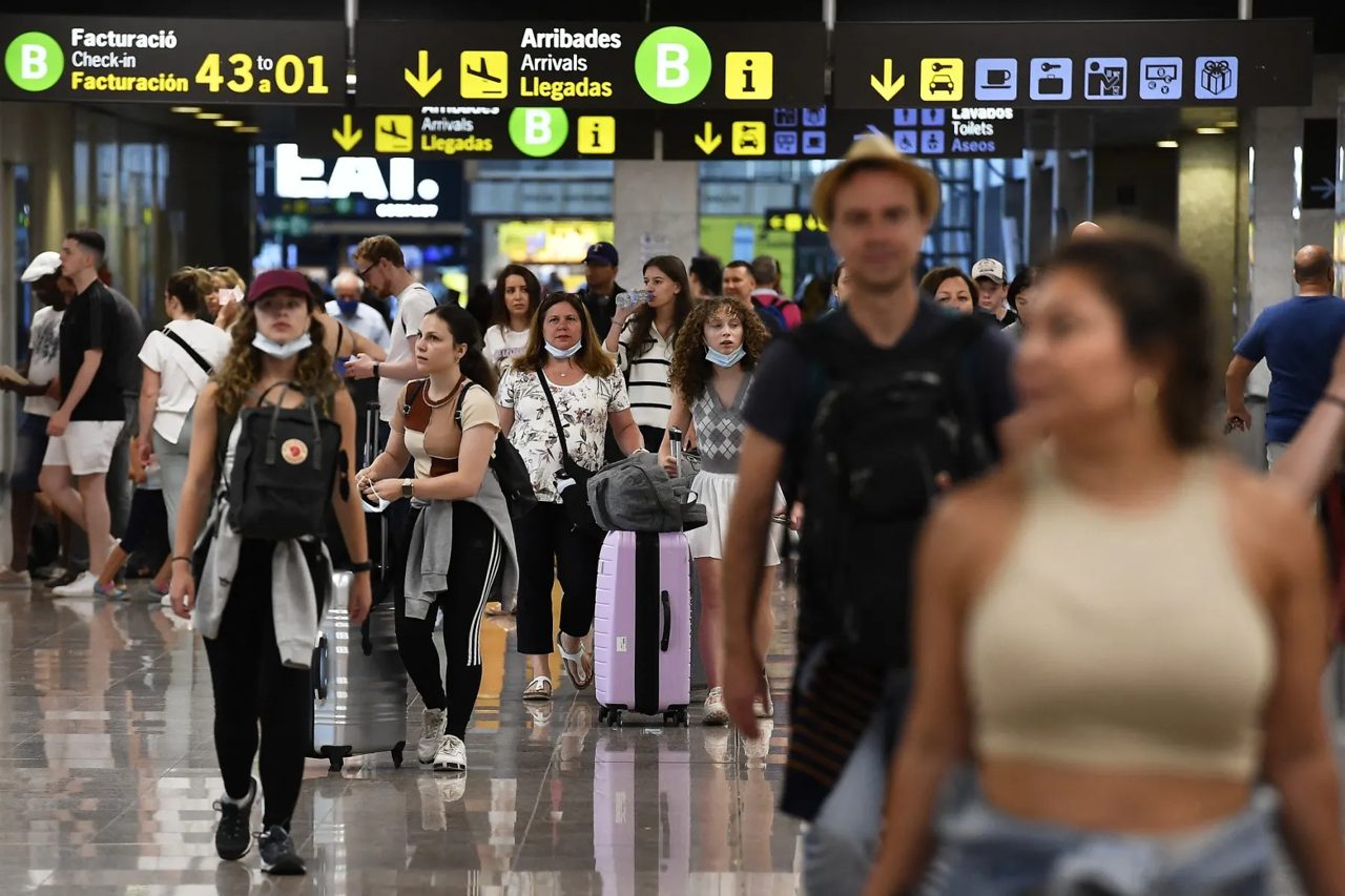 Spain to limit passenger numbers at Madrid and Barcelona airports in 2027