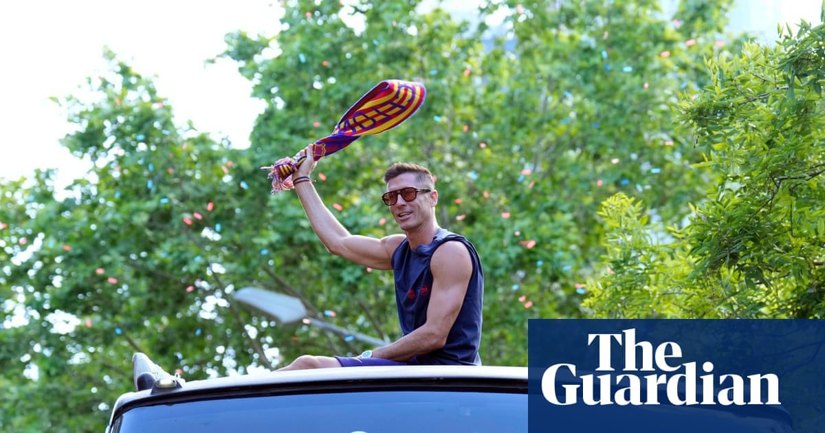 Robert Lewandowski makes MLS move to Chicago Fire on deal till 2028