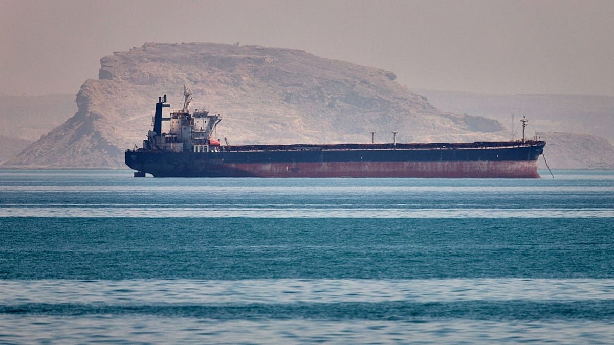 Ship runs aground in Hormuz as Iran insists on controlling the strait