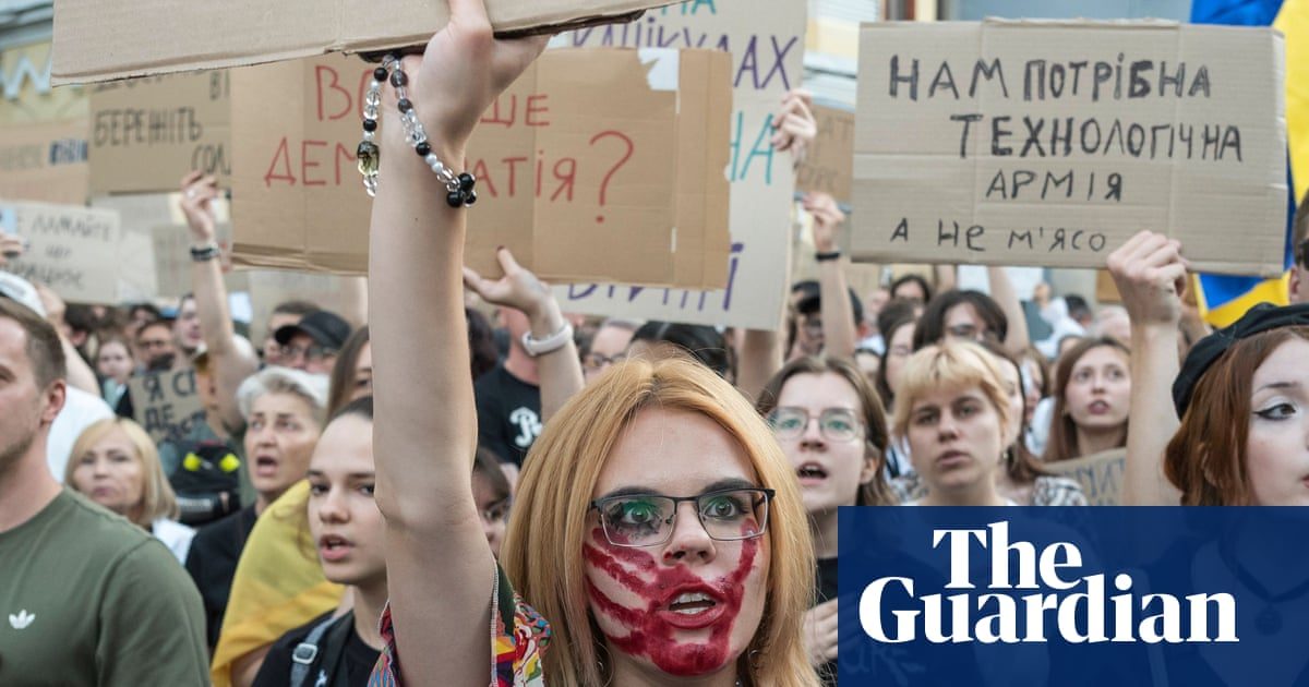 Why Ukrainians are protesting against Zelenskyy's dismissal of defence minister – video