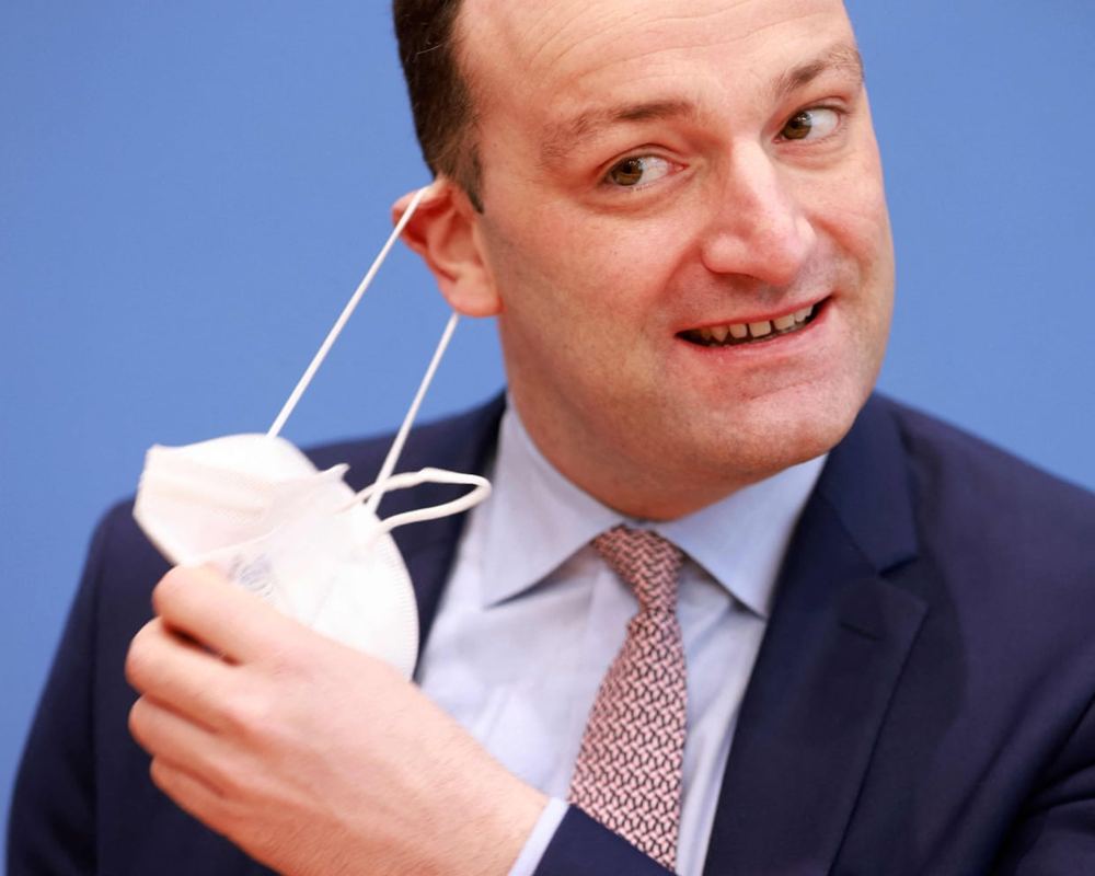 CDU leader Jens Spahn quits over US surrogacy scandal