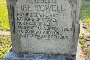 Ike Towell’s Grave in Columbus, Texas