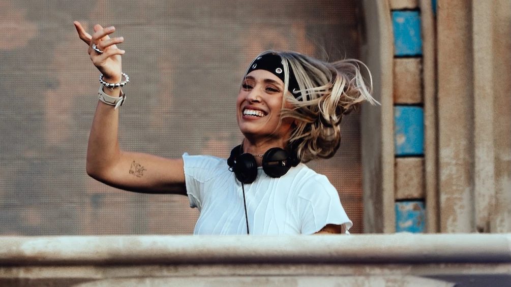 Novah weighs in on phones on the dancefloor: “You can’t enjoy the music when you’re filming”