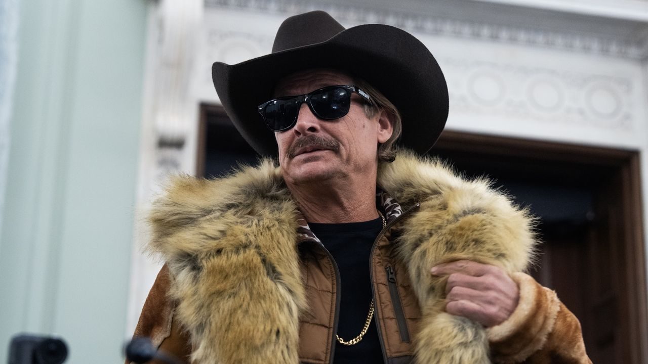 US army chief forced into retirement after opposing Kid Rock helicopter investigation