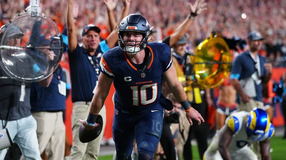 Broncos score in final minute to beat Rams in thrilling comeback