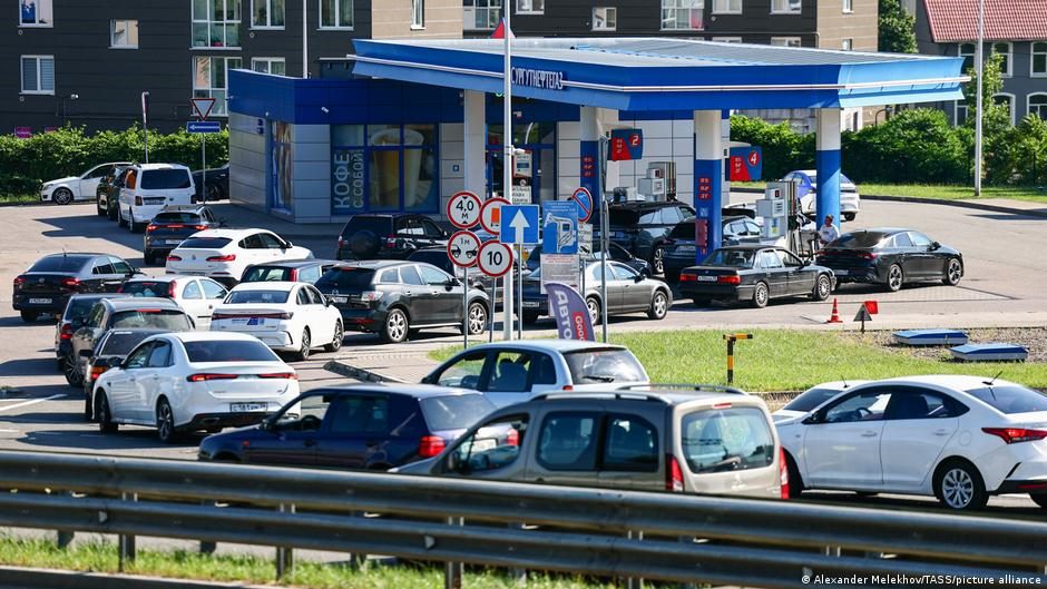 Russia's fuel crisis: Is Putin under pressure?