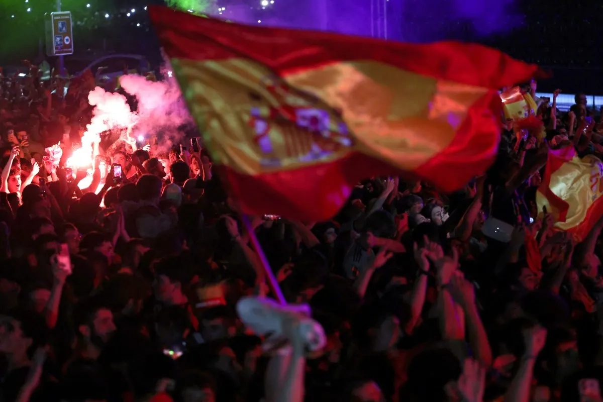 Ecstatic celebrations as Spaniards fete World Cup triumph