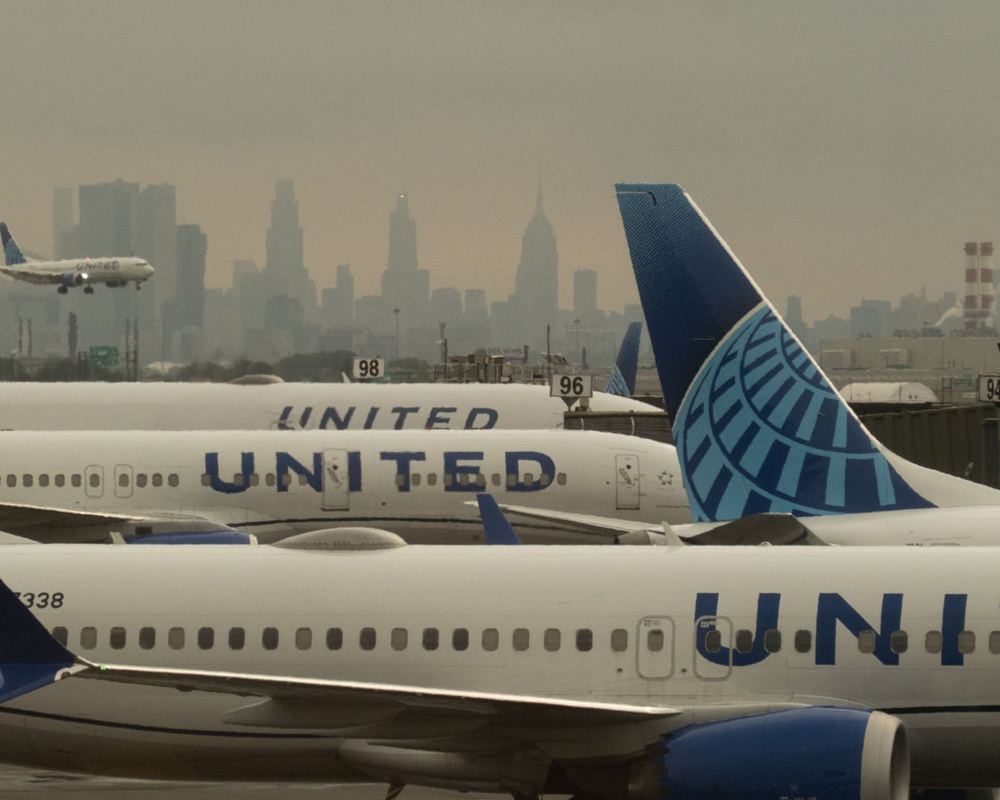 United Airlines must face lawsuit over 'window seats' that lack windows