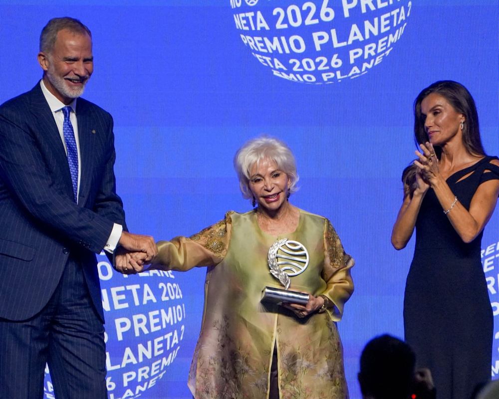 Isabel Allende wins €1m Spanish literary prize under pseudonym