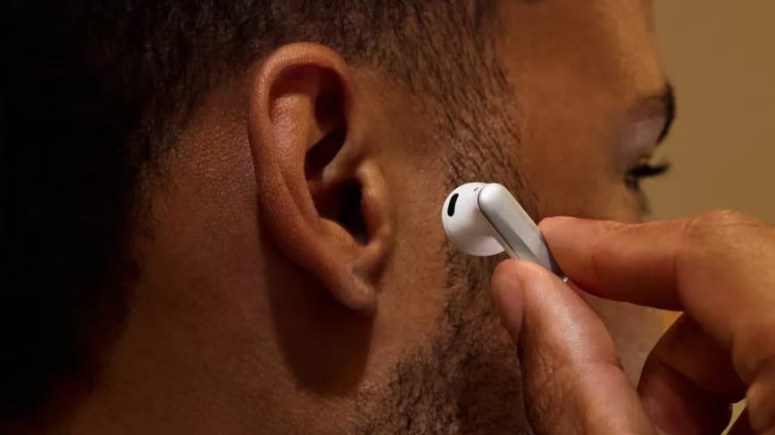 Plaud’s $250 earbuds record your conversations and act on what they hear