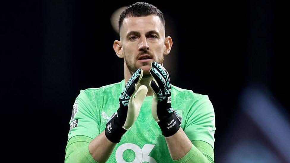 Spurs sign Dubravka on free transfer amid doubts over Vicario future