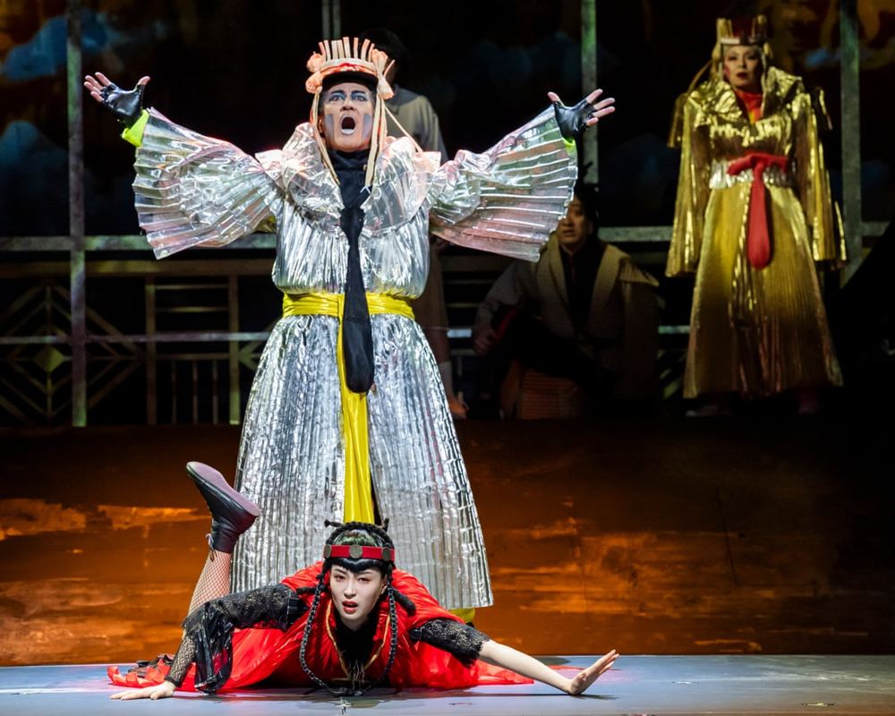 , 320°F review, join Cleopatra, Faust and the Pied Piper on a zany odyssey